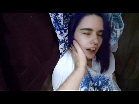 ❤️ 在衣柜里发现我的妹妹并帮助她射精 ❤️❌ Super porn